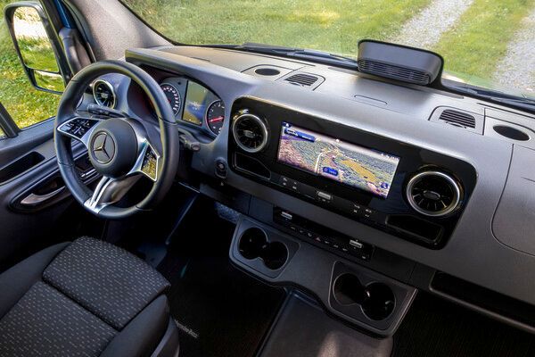 메르세데스-벤츠 밴이 상용차 시장의 새 이정표를 예고했다.