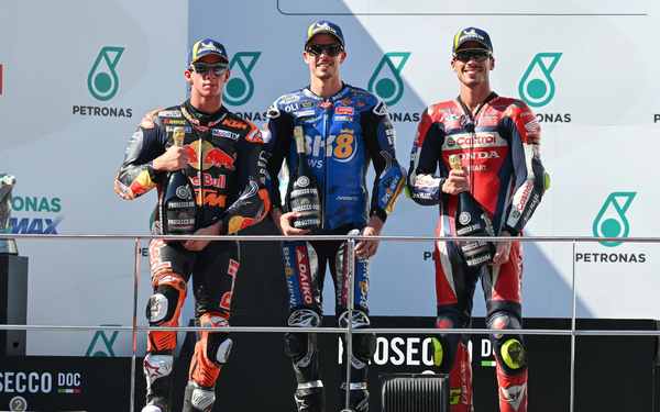 2025 모토GP 제20전 태국 GP에서 알렉스 마르케즈(가운데)가 우승했고, 페드로 아코스타(왼쪽)와 후안 미르가 각각 2, 3위를 했다. 사진=motogp.com