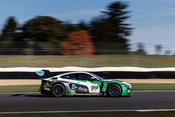 BMW M 모터스포츠가 시즌 막판 전 세계 GT 레이싱 무대에서 인상적인 성과를 거뒀다.