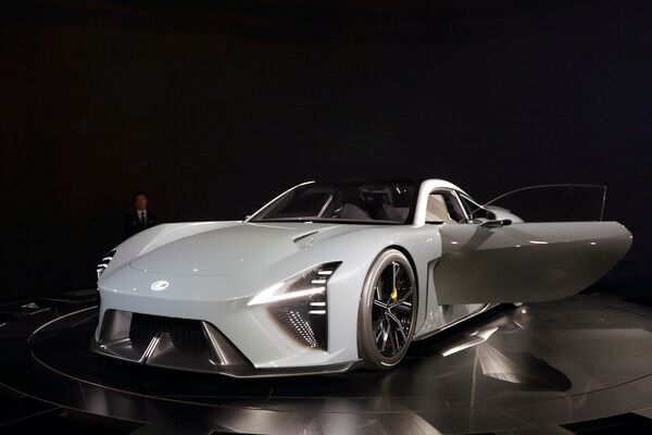 2025 일본 모빌리티쇼에서 공개된 렉서스 LS 스포츠 컨셉트. 사진=전현철 기자.