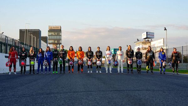 ABB FIA 포뮬러 E 월드 챔피언십 시즌 12가 10월 31일 스페인 발렌시아의 리카르도 토르모 서킷에서 여성 드라이버 테스트를 진행한다.