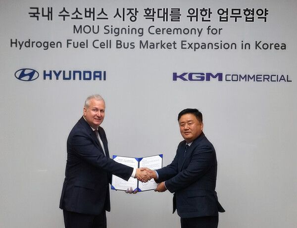KGM 커머셜(KGMC)이 국내 수소버스 시장 확대 및 경쟁력 제고를 위해 현대자동차와 업무 협약(MOU)을 체결했다.