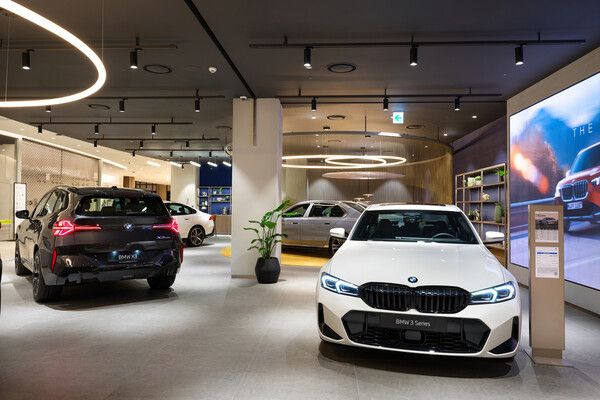 BMW 코오롱 모터스가 BMW 대전 신세계 아트앤사이언스 전시장을 새롭게 오픈했다.