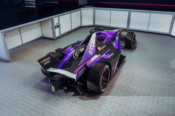 포르쉐가 2025/2026 시즌 포뮬러E에 새로운 이름과 파트너 구성을 갖췄다. 사진=포르쉐