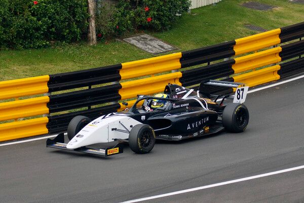 제72회 마카오 그랑프리 FIA F4 월드컵 예선에서 달리고 있는 토마스 베어맨. 사진=전현철 기자.