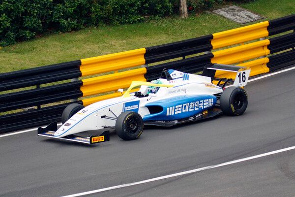 제72회 마카오 그랑프리 FIA F4 월드컵 예선에서 달리고 있는 이규호. 사진=전현철 기자.