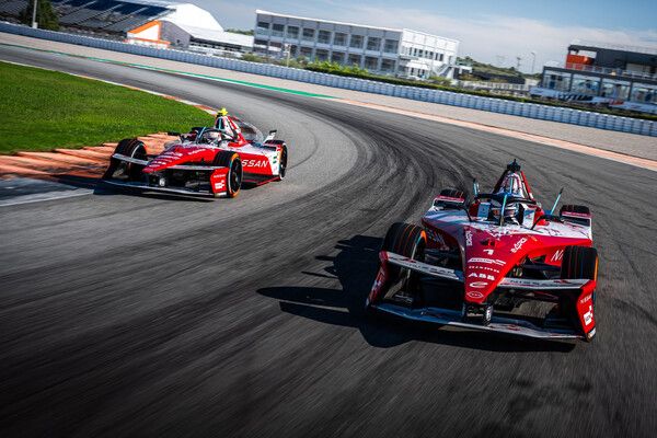 닛산 포뮬러 E 팀이 스페인 발렌시아의 리카르도 토르모 서킷(길이 4.005km)에서 진행된 ‘ABB FIA 포뮬러 E 시즌 12’ 프리시즌 테스트를 성공적으로 마쳤다고 밝혔다.