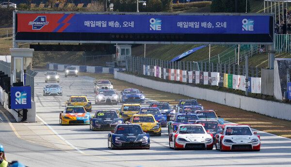 2025 오네 슈페레이스 최종전 토요타 가주레이싱 6000 클래스 결선 스타트. 사진=전현철 기자.