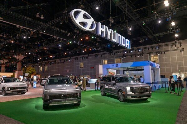 현대자동차가 2025 LA 오토쇼에서 콤팩트 오프로드 콘셉트카 ‘크레이터’를 세계 최초로 공개했다.