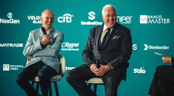 아드리안 뉴이(왼쪽)와 로렌스 스트롤 애스턴마틴 회장. 사진=애스턴마틴 F1