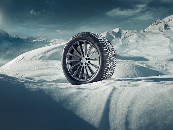 한국타이어의&nbsp;‘윈터 아이셉트 에보3 X’가 ‘2025/26 드라이버리뷰 커스터머 초이스 어워드에서 최고의 SUV 겨울용 타이어 부문 우수상을 수상했다. 사진=한국타이어