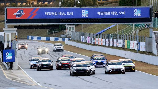 2025 오네 슈퍼레이스 최종전 GTB 클래스 결선 스타트. 사진=전현철 기자.