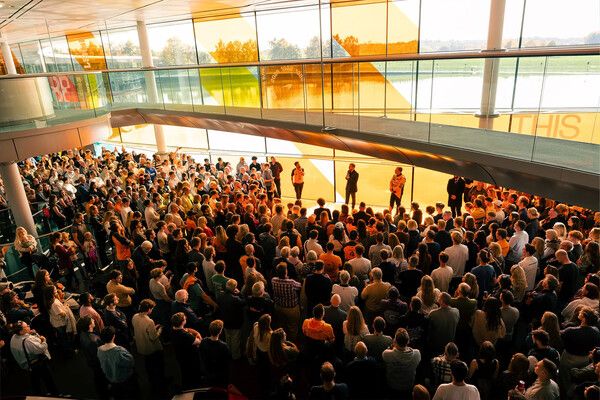 맥라렌 테크놀로지 센터(MTC)에서 열린 ‘프렌즈 앤 패밀리 데이’. 사진=맥라렌 F1