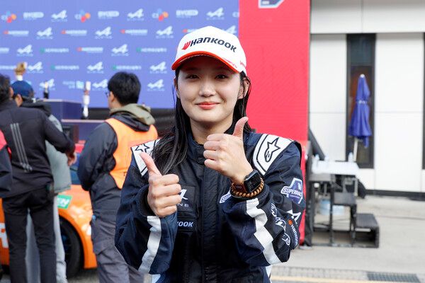 2025 오네 슈퍼레이스 알핀 클래스&nbsp;최종전에서 데뷔 후 첫 포디움에 오른 서연. 사진=전현철 기자.