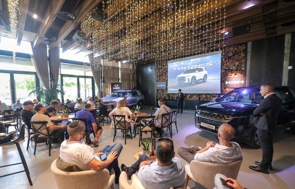 KG 모빌리티(KGM)가 개별 국가별로 토레스 하이브리드와 무쏘 EV 등 신제품 출시 행사를 갖고 수출시장 공략 가속화에 나섰다.