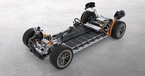 포르쉐가 포뮬러 E에서 검증된 모터스포츠 기술을 ‘카이엔 일렉트릭’으로 옮긴다.