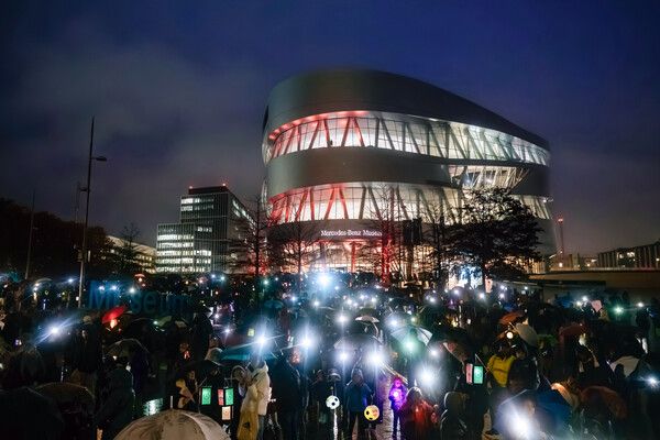 메르세데스-벤츠 박물관이 11월 10일 독일 슈투트가르트에서 ‘대형 랜턴 퍼레이드’를 개최한다.