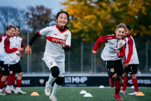포르쉐코리아는 (사)국제스포츠교류협회와 진행한 ‘포르쉐 터보 포 드림 – 풋볼’ 프로그램이 독일 슈투트가르트에서의 해외 연수를 끝으로 성료됐다고 밝혔다.