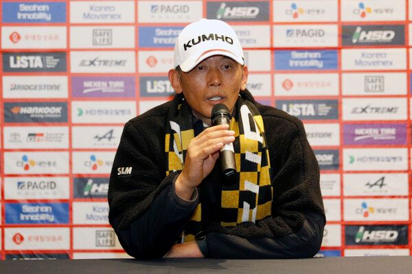 2025 오네 슈퍼레이스 토요타 가주레이싱 6000클래스 팀 챔피언 금호 SLM 신영학 감독. 사진=전현철 기자