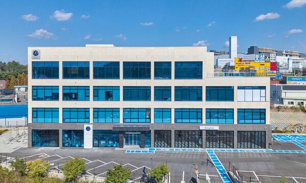 폭스바겐코리아 공식 딜러 아우토플라츠가 청주 서비스센터를 신규 오픈했다.