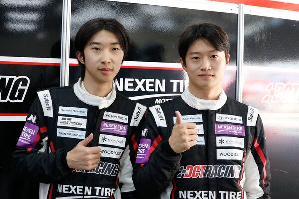 2025&nbsp;현대 N 페스티벌 최종전 그란 투리스모 eN1 클래스 예선 1,2위 김규민(왼쪽)과 김영찬. 사진=전현철 기자.