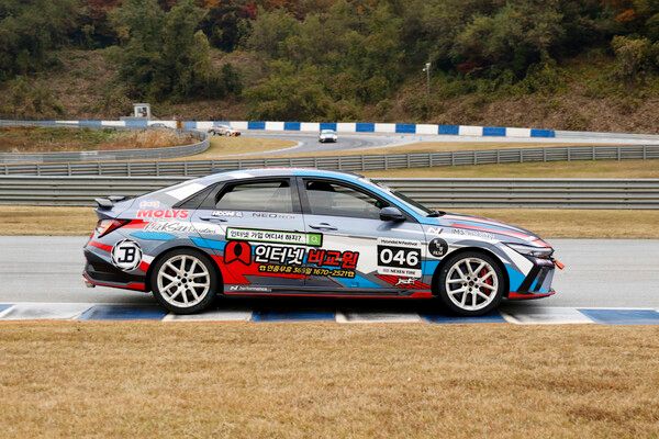 2025 현대 N 페스티벌 제5전 넥센 N2 챌린지 클래스에서 선두로 달리는 쎄게형. 사진=전현철 기자.