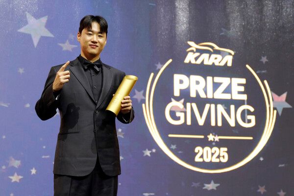 2025 KARA PRIZE GIVING에서 올해의 드라이버로 선정된 이창욱. 사진=전현철 기자.