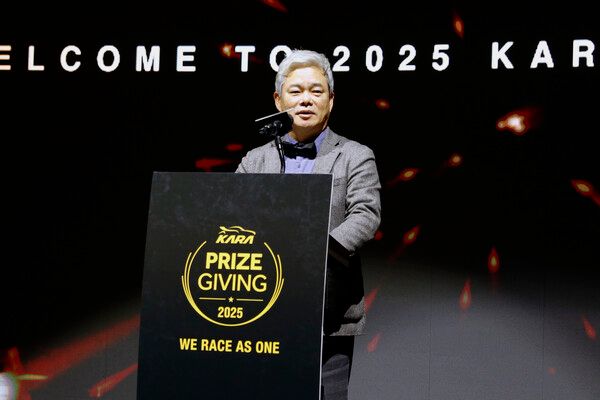 2025 KARA PRIZE GIVING에서 인사말하는 신영수 KARA 협회장. 사진=전현철 기자.