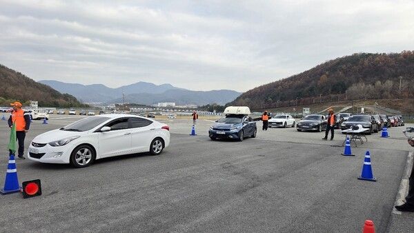 장애인 짐카나 주행 장면. 사진=KARA