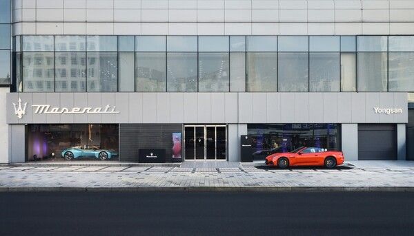 마세라티 코리아가 서울 용산 전시장을 확장 오픈했다.