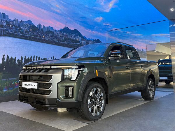 KGM이 정통 픽업의 정체성을 앞세운 신형 ‘무쏘(MUSSO)’를 공개했다.