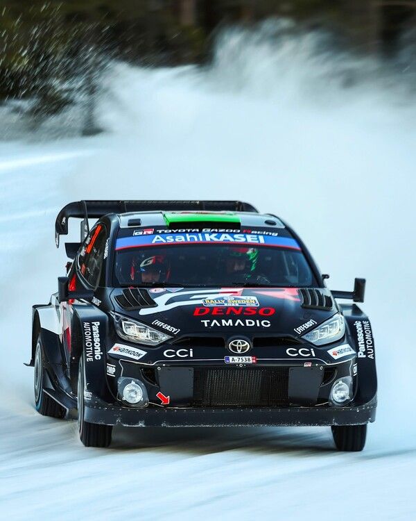 2025 WRC 스웨덴 랠리에서 달리고 있는 엘핀 에반스. 사진=토요타 가주레이싱.