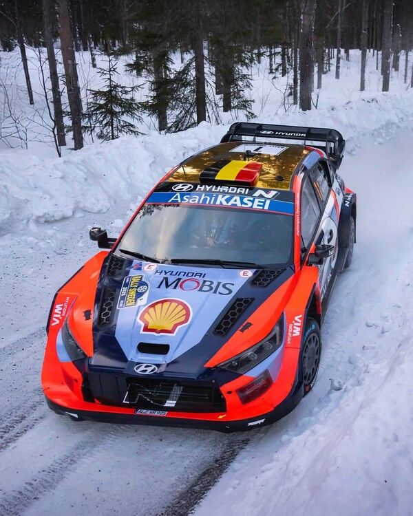 2025 WRC 스웨덴 랠리에서 달리고 있는 티에리 뉴빌의 현대 i20 경주차. 사진=현대 모터스포트.