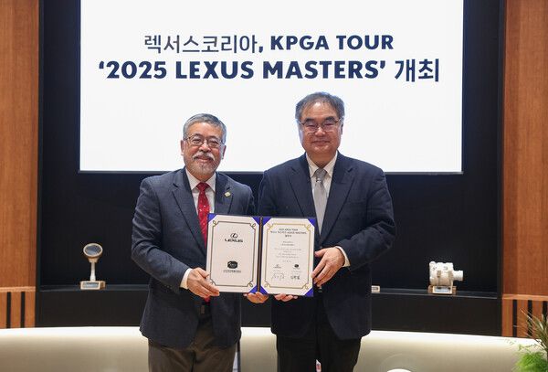 ‘2025 렉서스 마스터즈’ 개최 업무 협약식에 참석한 김원섭 KPGA 회장(왼쪽)과 콘야마 마나부 렉서스코리아 대표이사 사장. 사진=렉서스코리아