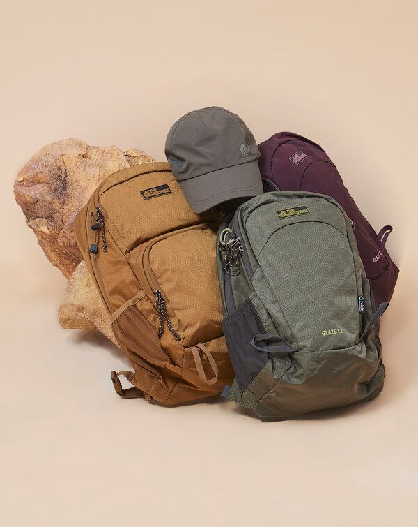 레드페이스가 봄 산행에 적합한 기능성 배낭 2종을 출시했다. 사진=레드페이스