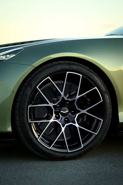 애스턴마틴 신형 ‘뱅퀴시 볼란테’. 사진=애스턴마틴