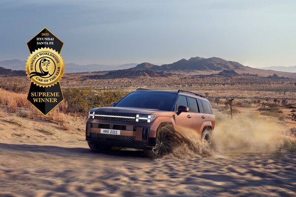 ‘2025 세계 여성 올해의 차’에서 최고의 차로 선정된 현대차 싼타페. 사진=현대차