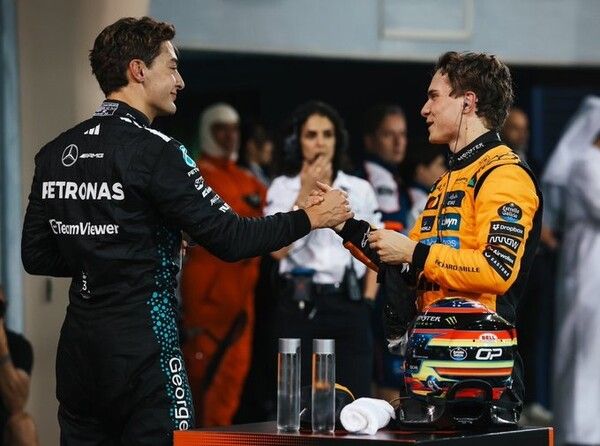 2025 F1 제4전 바레인 그랑프리 예선에서 오스카 피아스트리가 폴 포지션(오른쪽)을 차지했고, 조지 러셀이 2위를 했다. 사진=맥라렌