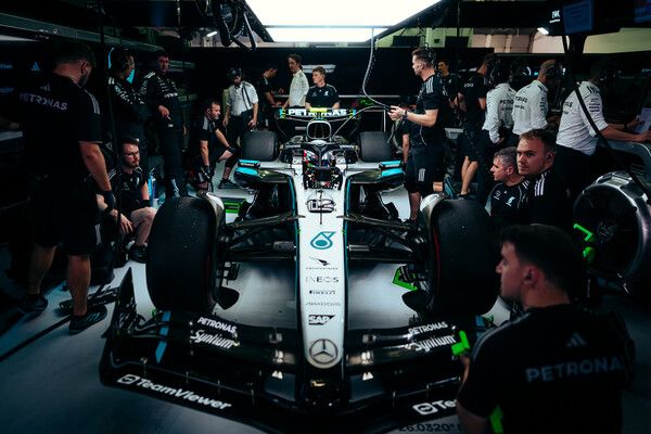 메르세데스의 조지 러셀과 안드레아 키미 안토넬리가 각각 1그리드 강등 페널티를 받았다. 사진=메르세데스