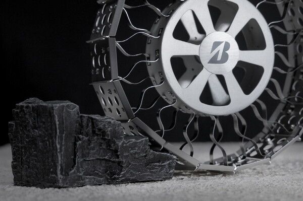 브리지스톤 달 탐사 차용 타이어. 사진=브리지스톤