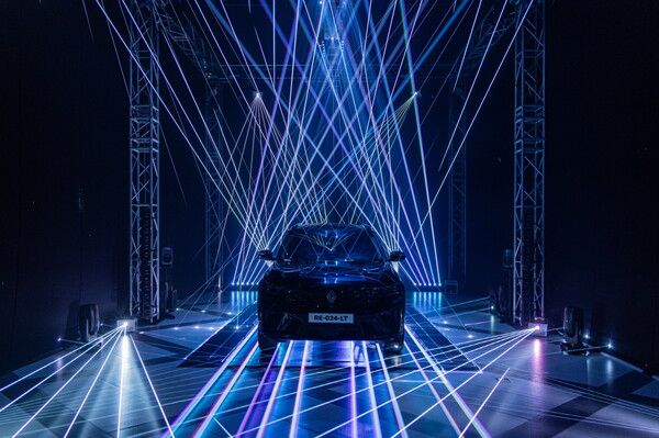 르노 그랑 콜레오스 에스프리 알핀 누아르 레이저 아트쇼. 제공=르노코리아