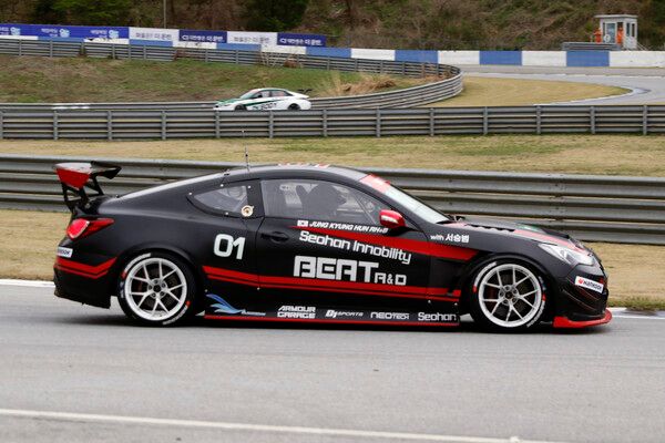 2025 오네 슈퍼레이스 개막전 GT클래스에서 달리는 정경훈. 사진=전현철 기자.