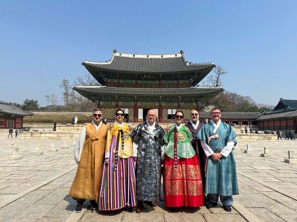 창덕궁에 방문한 트래블마트 참가자. 사진=한국관광공사