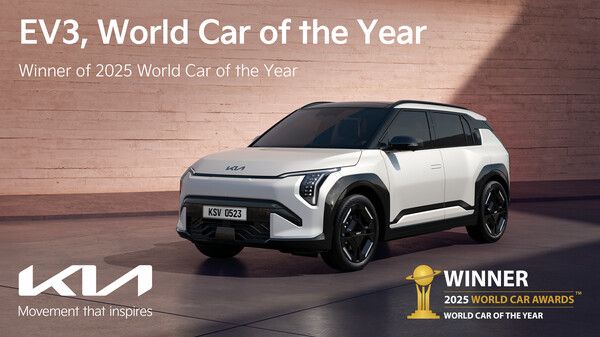기아 EV3가 ‘2025 월드카 어워즈’에서 ‘세계 올해의 자동차(WCOTY)’에 선정됐다. 제공=기아