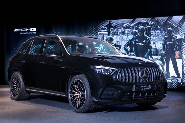 한성자동차가 메르세데스-AMG GLC 43 4MATIC의 한정판 모델 ‘AMG 한성 에디션 2025’를 출시했다. 사진=한성자동차
