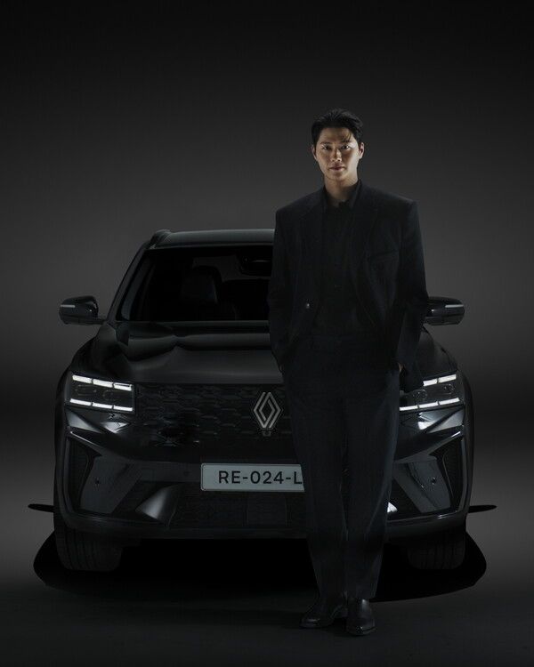 그랑 콜레오스 에스프리 알핀 누아르와 공식 앰버서더 오상욱 선수. 사진=르노코리아