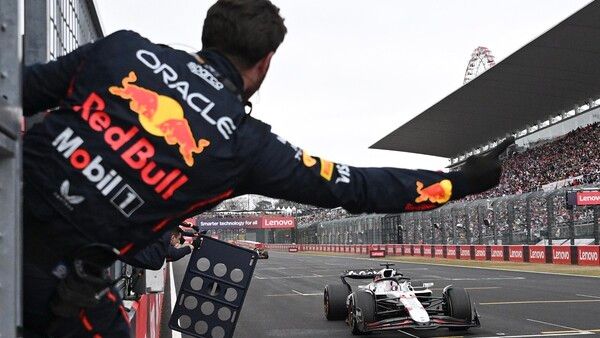 막스 페르스타펜이 2025 F1 제3전 일본 GP에서 체커기의 주인공이 됐다. 사진=레드불