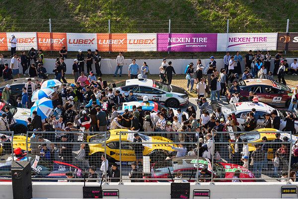 2024 시즌 슈퍼레이스 6000클래스 최종전 그리드워크. 사진=슈퍼레이스