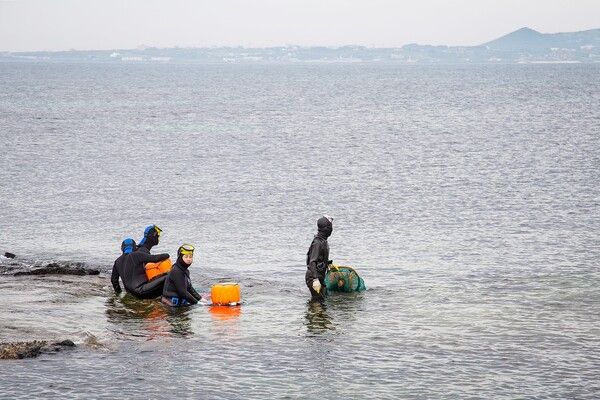물 때를 기다리는 해녀. 사진=Visit Jeju