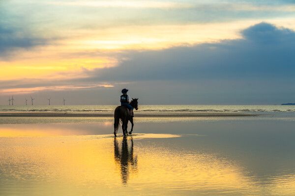 고창의 숨은 보물 명사십리에서 즐기는 해변 승마. 사진=한국관광공사